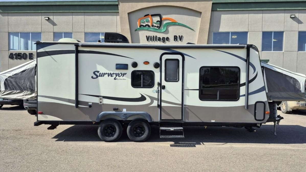 2016 SURVEYOR 224T by FOREST RIVER