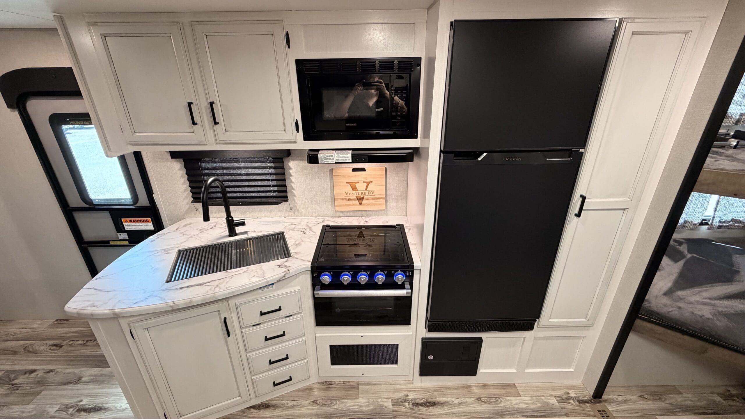 2021 SPORT TREK 270VBH by VENTURE RV - Image 18