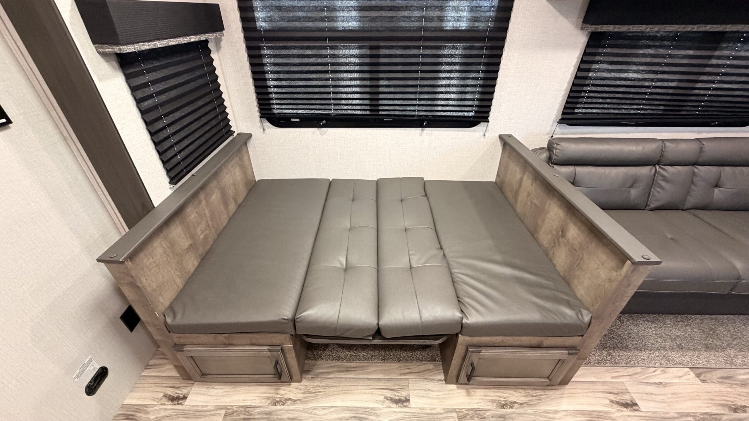 2021 SPORT TREK 270VBH by VENTURE RV - Image 16