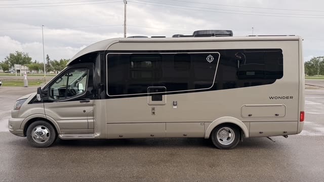 2025 WONDER W24RL by LEISURE TRAVEL - Image 4