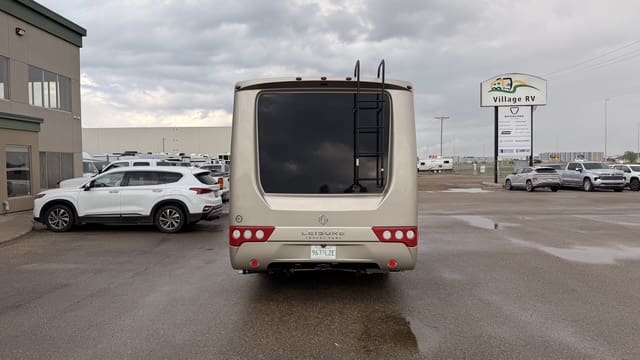 2025 WONDER W24RL by LEISURE TRAVEL - Image 5
