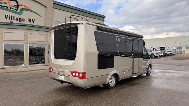 2025 WONDER W24RL by LEISURE TRAVEL - Image 6