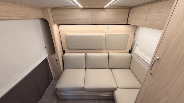 2025 WONDER W24RL by LEISURE TRAVEL - Image 29