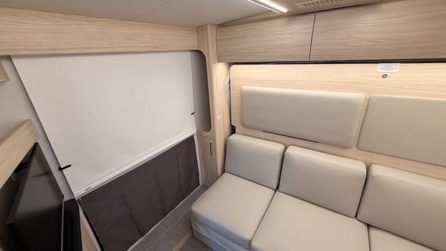 2025 WONDER W24RL by LEISURE TRAVEL - Image 31