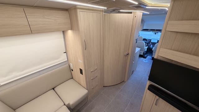 2025 WONDER W24RL by LEISURE TRAVEL - Image 34