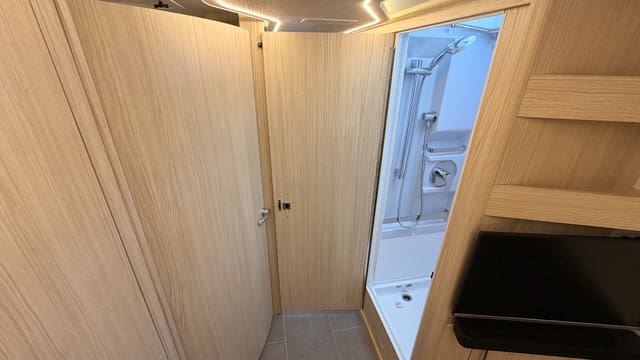 2025 WONDER W24RL by LEISURE TRAVEL - Image 24