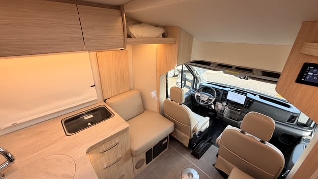 2025 WONDER W24RL by LEISURE TRAVEL - Image 17