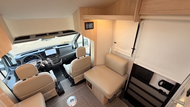 2025 WONDER W24RL by LEISURE TRAVEL - Image 18