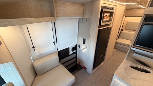 2025 WONDER W24RL by LEISURE TRAVEL - Image 19