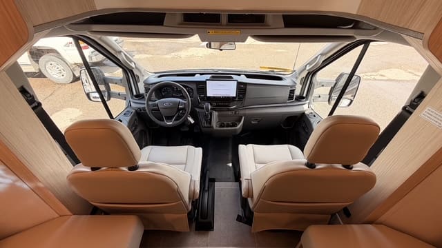 2025 WONDER W24RL by LEISURE TRAVEL - Image 8