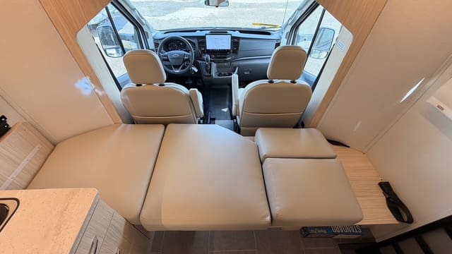 2025 WONDER W24RL by LEISURE TRAVEL - Image 12