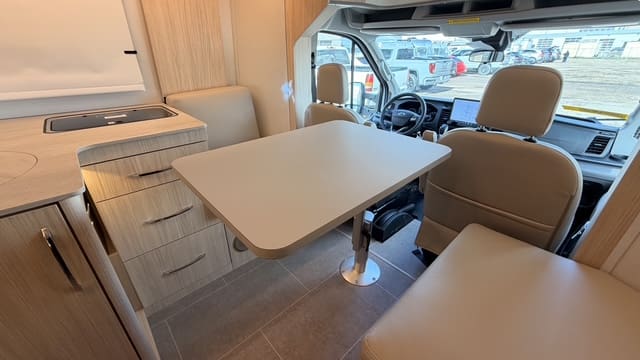 2025 WONDER W24RL by LEISURE TRAVEL - Image 13