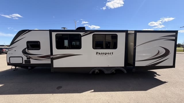 2017 PASSPORT 3220BHS by KEYSTONE - Image 4