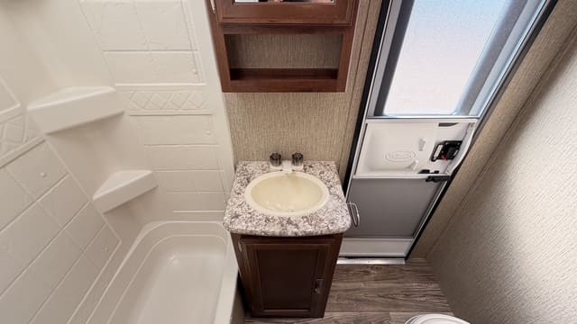 2017 PASSPORT 3220BHS by KEYSTONE - Image 19