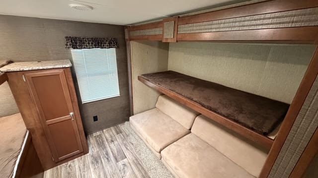 2017 PASSPORT 3220BHS by KEYSTONE - Image 22