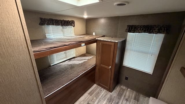2017 PASSPORT 3220BHS by KEYSTONE - Image 23