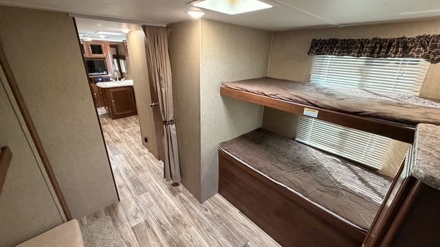 2017 PASSPORT 3220BHS by KEYSTONE - Image 24