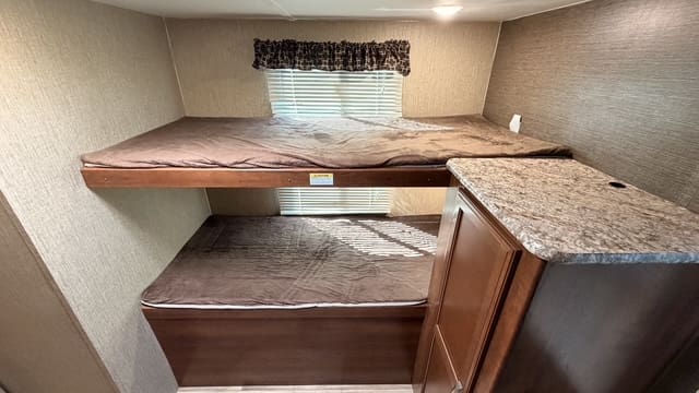 2017 PASSPORT 3220BHS by KEYSTONE - Image 26