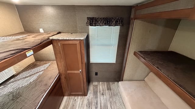2017 PASSPORT 3220BHS by KEYSTONE - Image 28