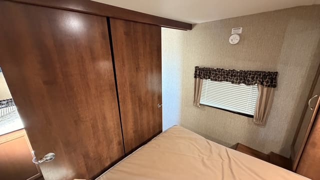 2017 PASSPORT 3220BHS by KEYSTONE - Image 32