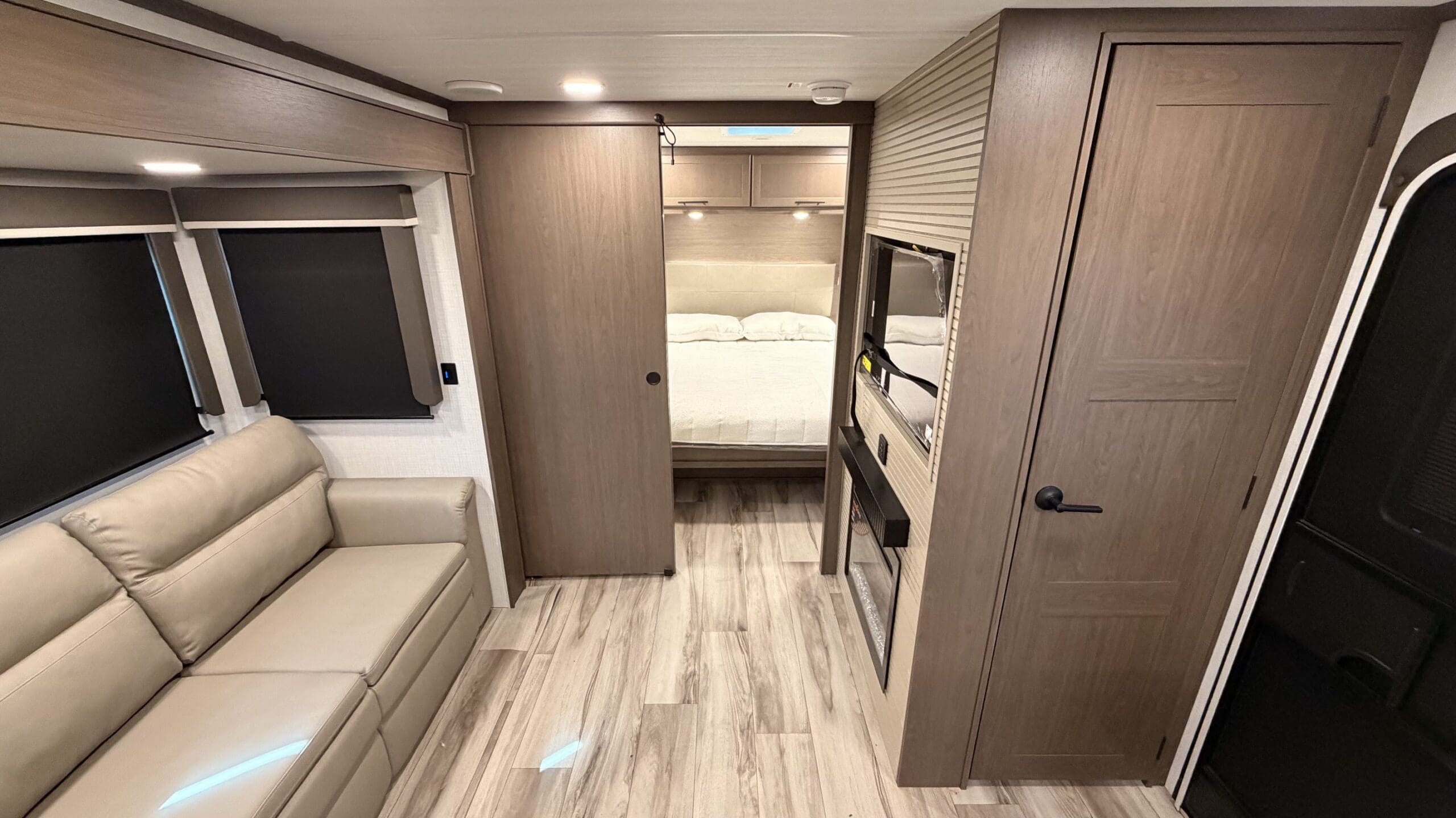 2027 COUGAR 26LBW by KEYSTONE - Image 12
