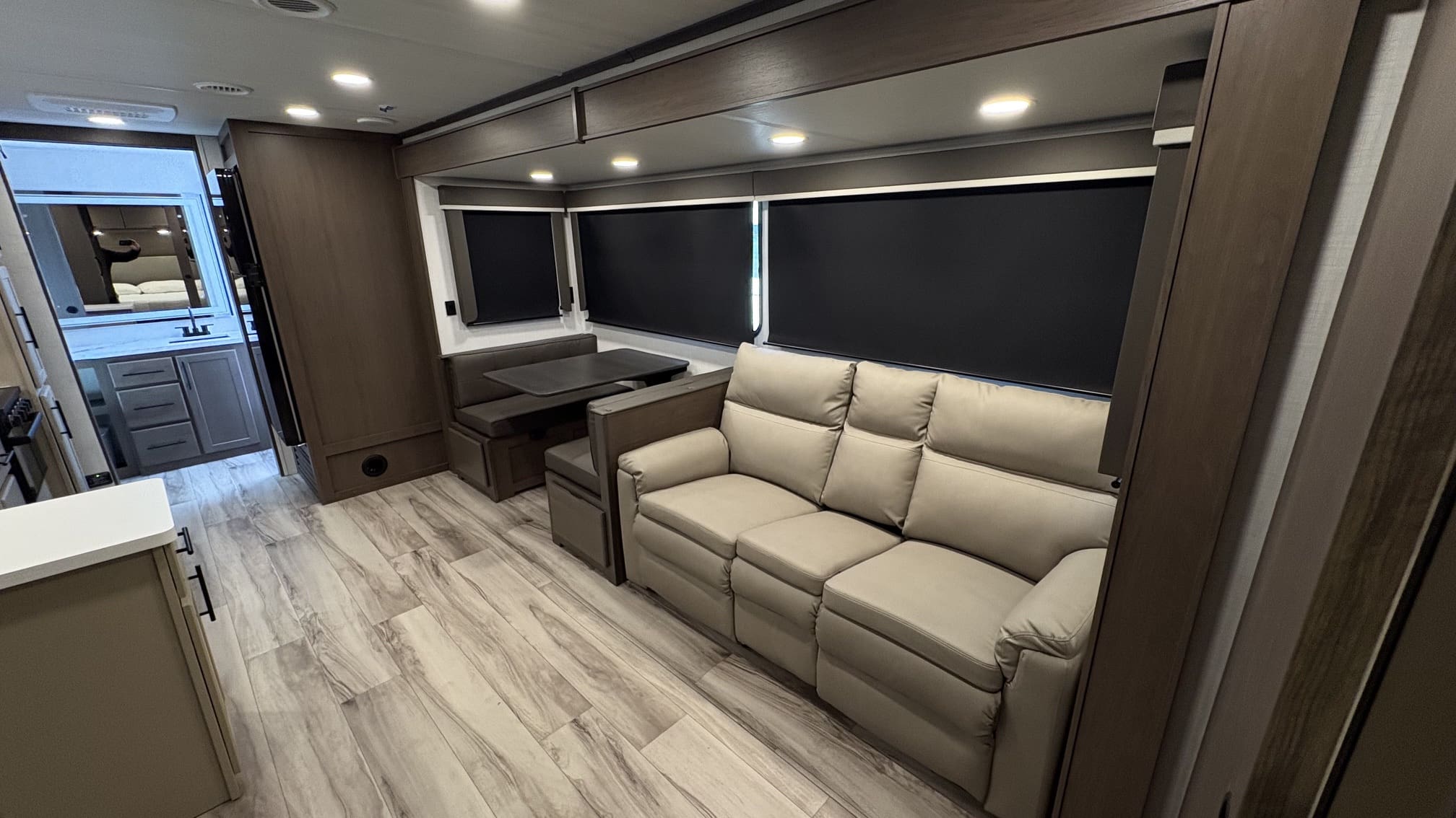 2027 COUGAR 26LBW by KEYSTONE - Image 6