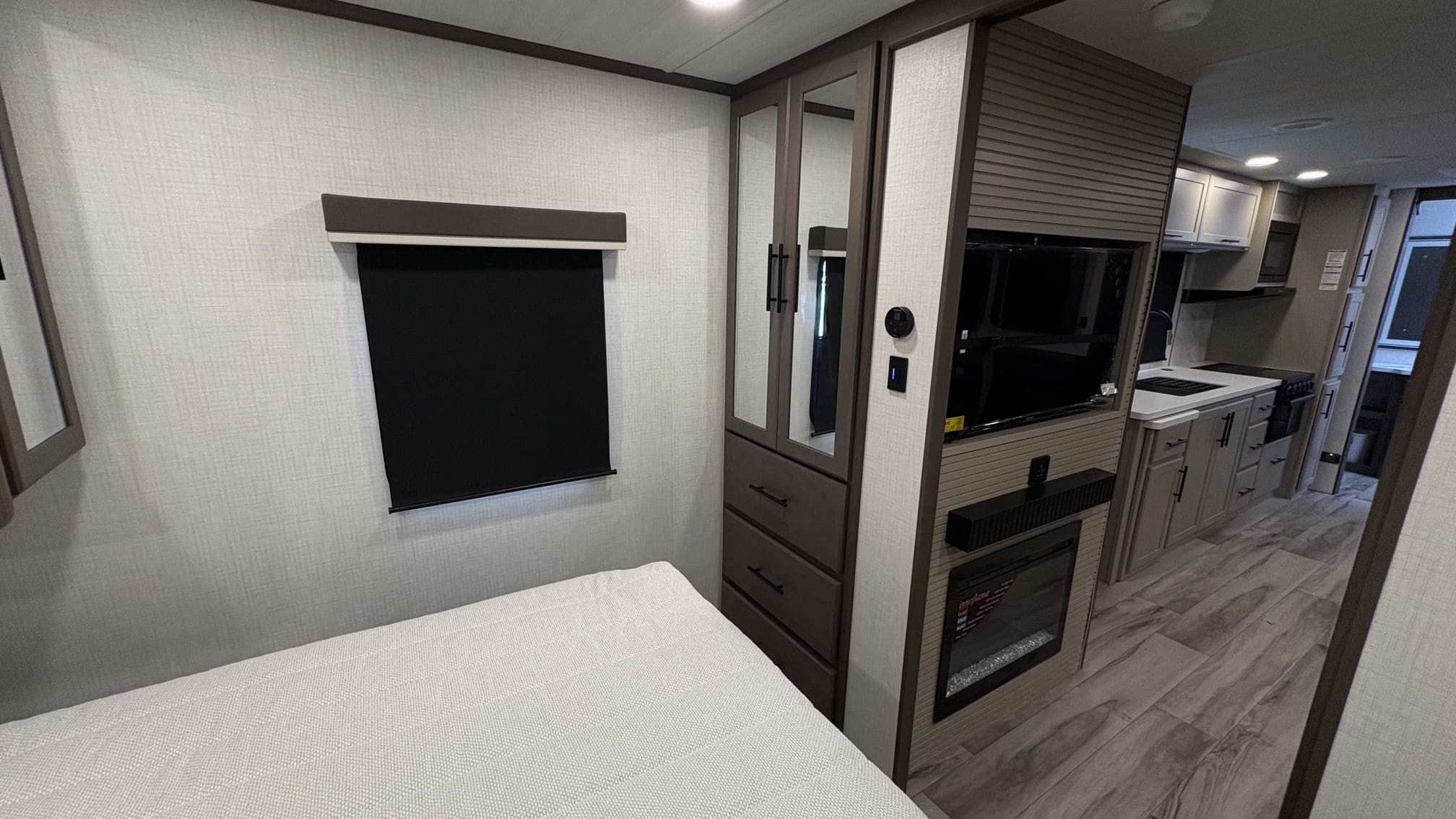 2027 COUGAR 26LBW by KEYSTONE - Image 19