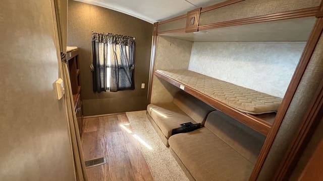 2014 BULLET PREMIER 31BHPR by KEYSTONE - Image 12