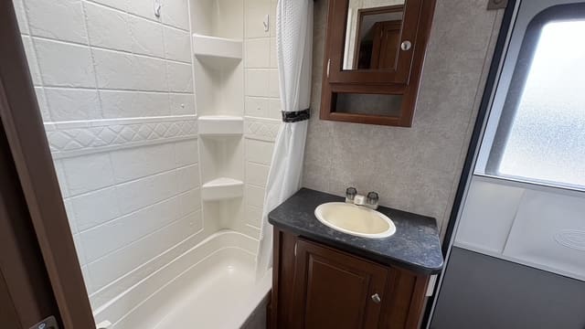 2014 BULLET PREMIER 31BHPR by KEYSTONE - Image 23