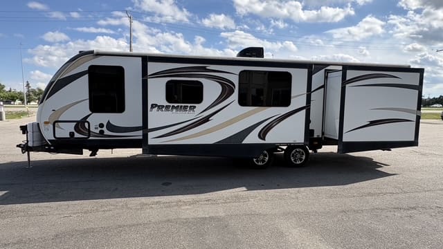 2014 BULLET PREMIER 31BHPR by KEYSTONE - Image 4