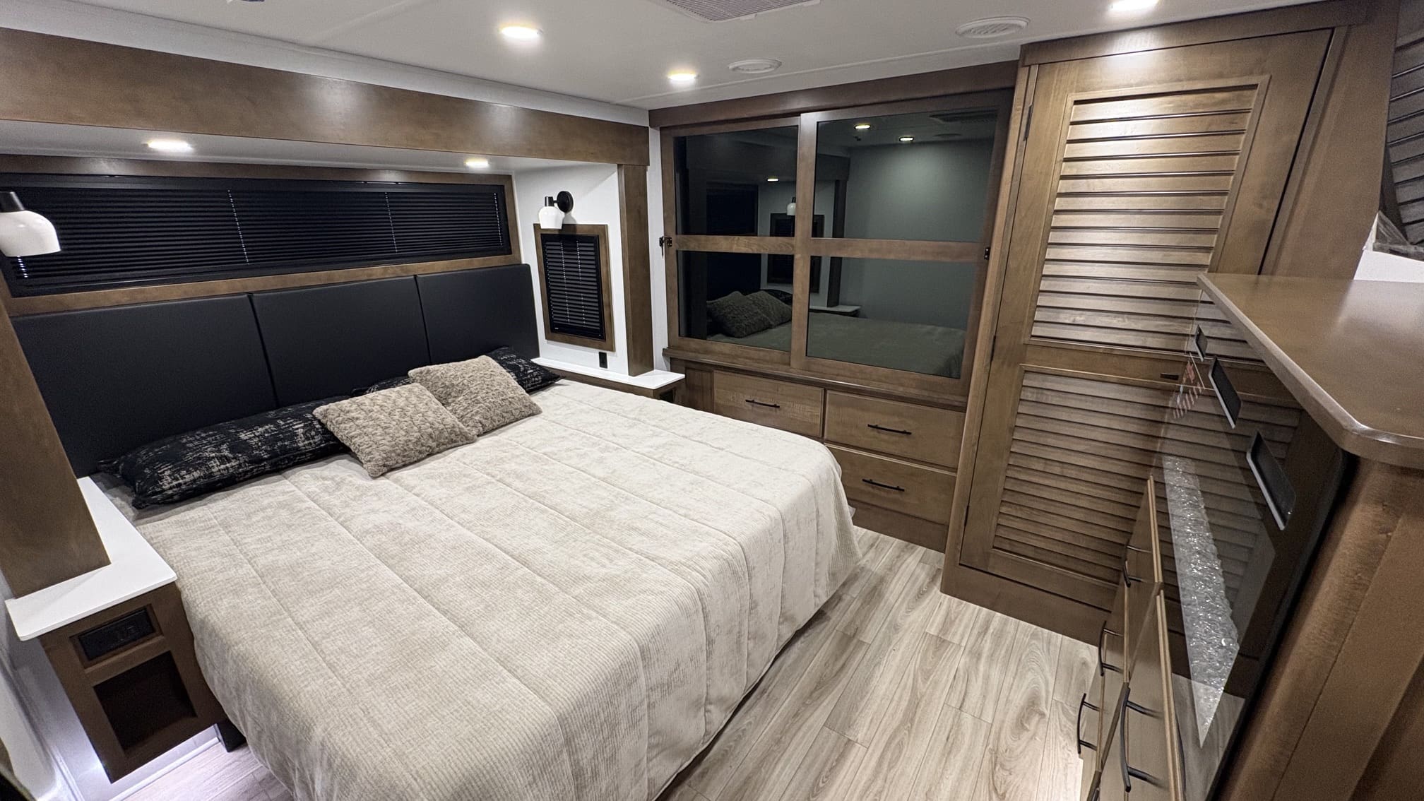 2027 MONTANA 3100RL by KEYSTONE - Image 24