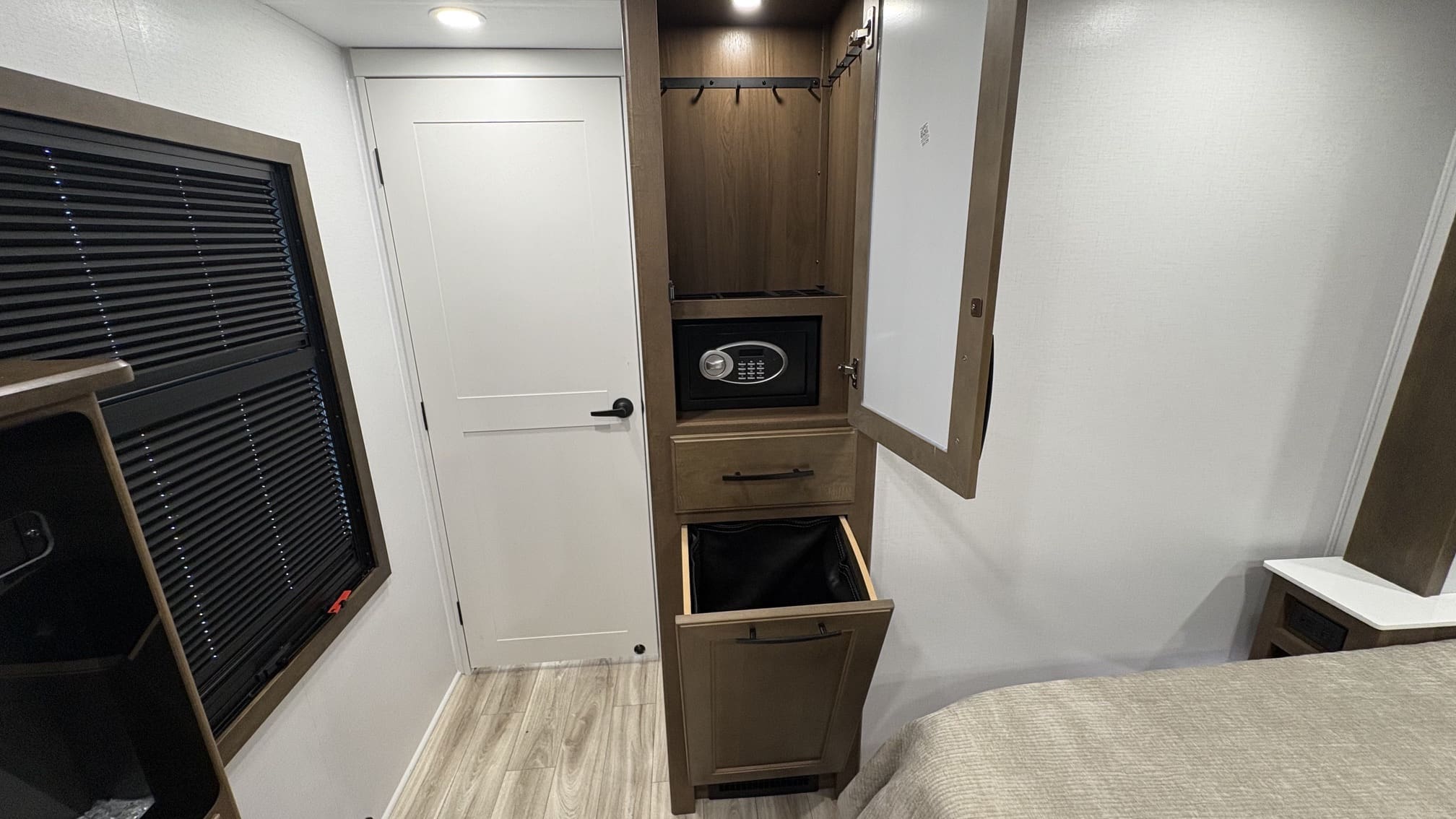 2027 MONTANA 3100RL by KEYSTONE - Image 26