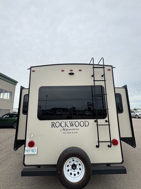 2018 ROCKWOOD 8289WS by FOREST RIVER - Image 5