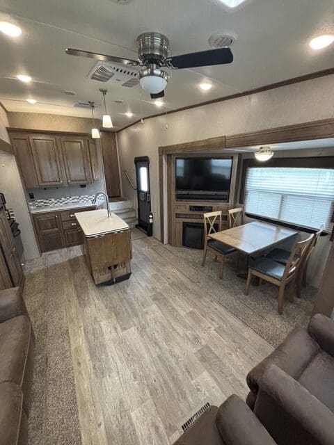 2018 ROCKWOOD 8289WS by FOREST RIVER - Image 13