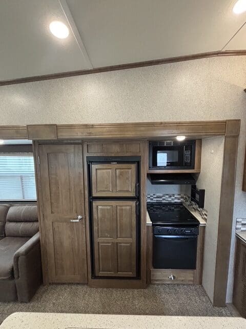 2018 ROCKWOOD 8289WS by FOREST RIVER - Image 24