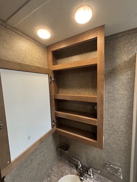 2018 ROCKWOOD 8289WS by FOREST RIVER - Image 31