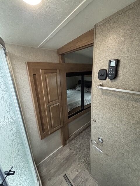 2018 ROCKWOOD 8289WS by FOREST RIVER - Image 33