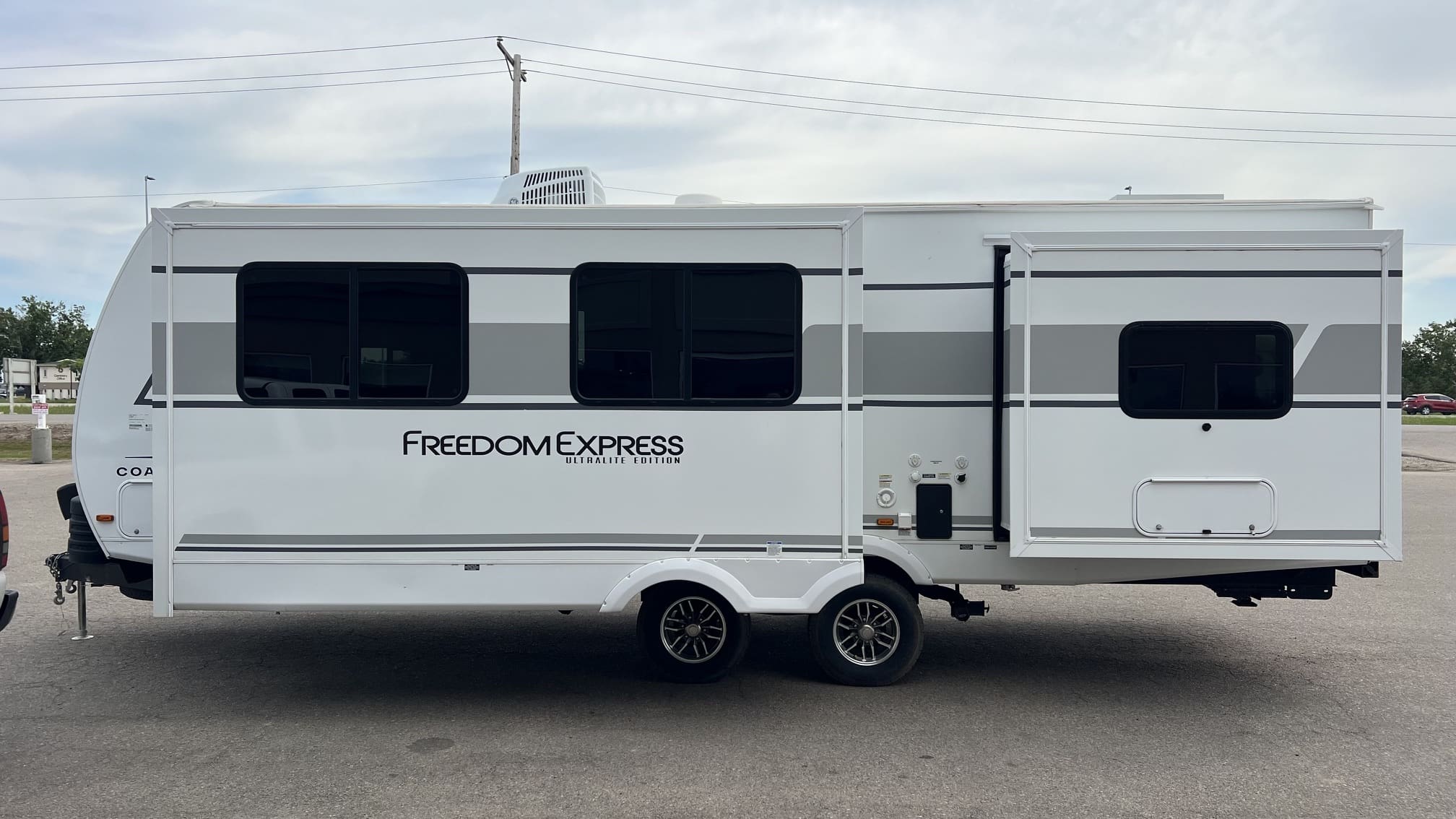 2025 FREEDOM EXPRESS 259FKDS by COACHMEN - Image 4