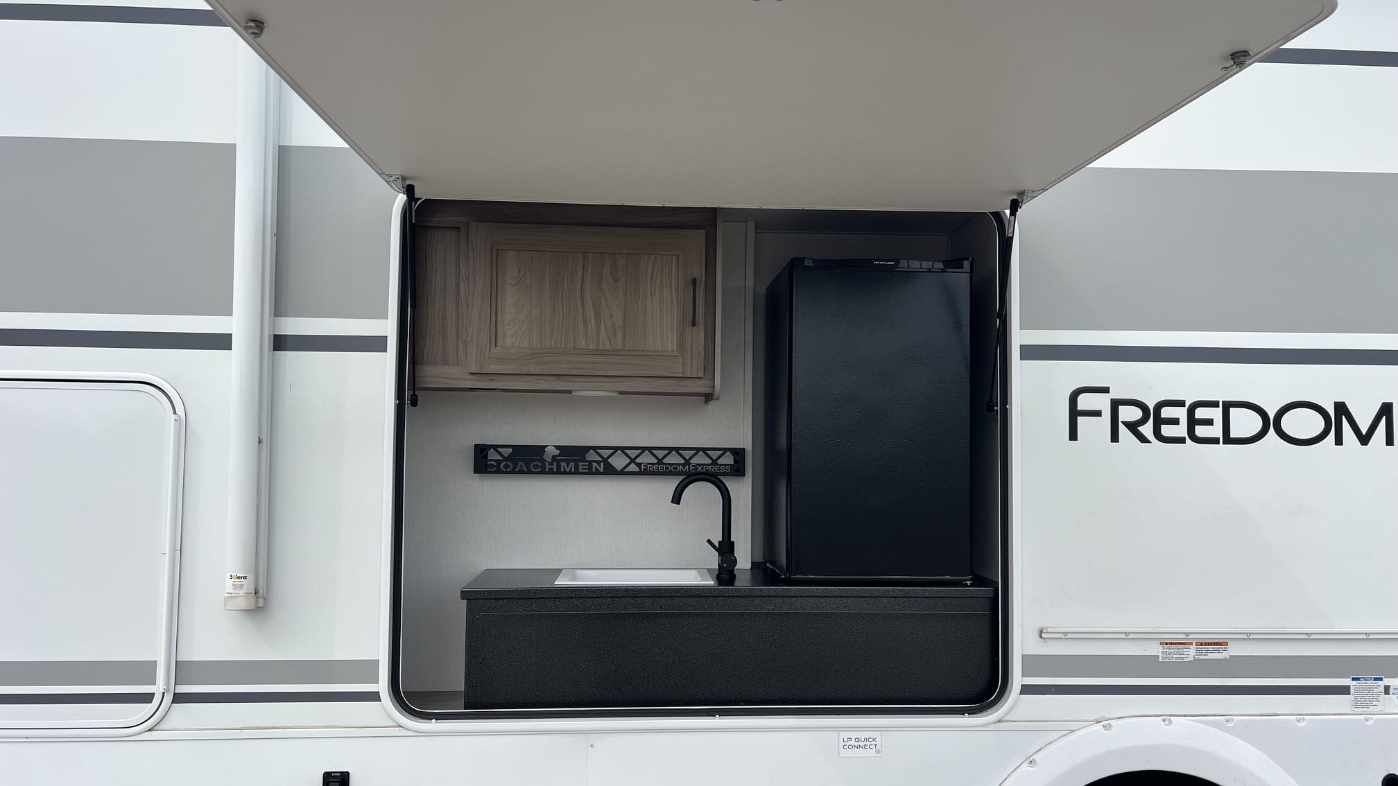 2025 FREEDOM EXPRESS 259FKDS by COACHMEN - Image 6