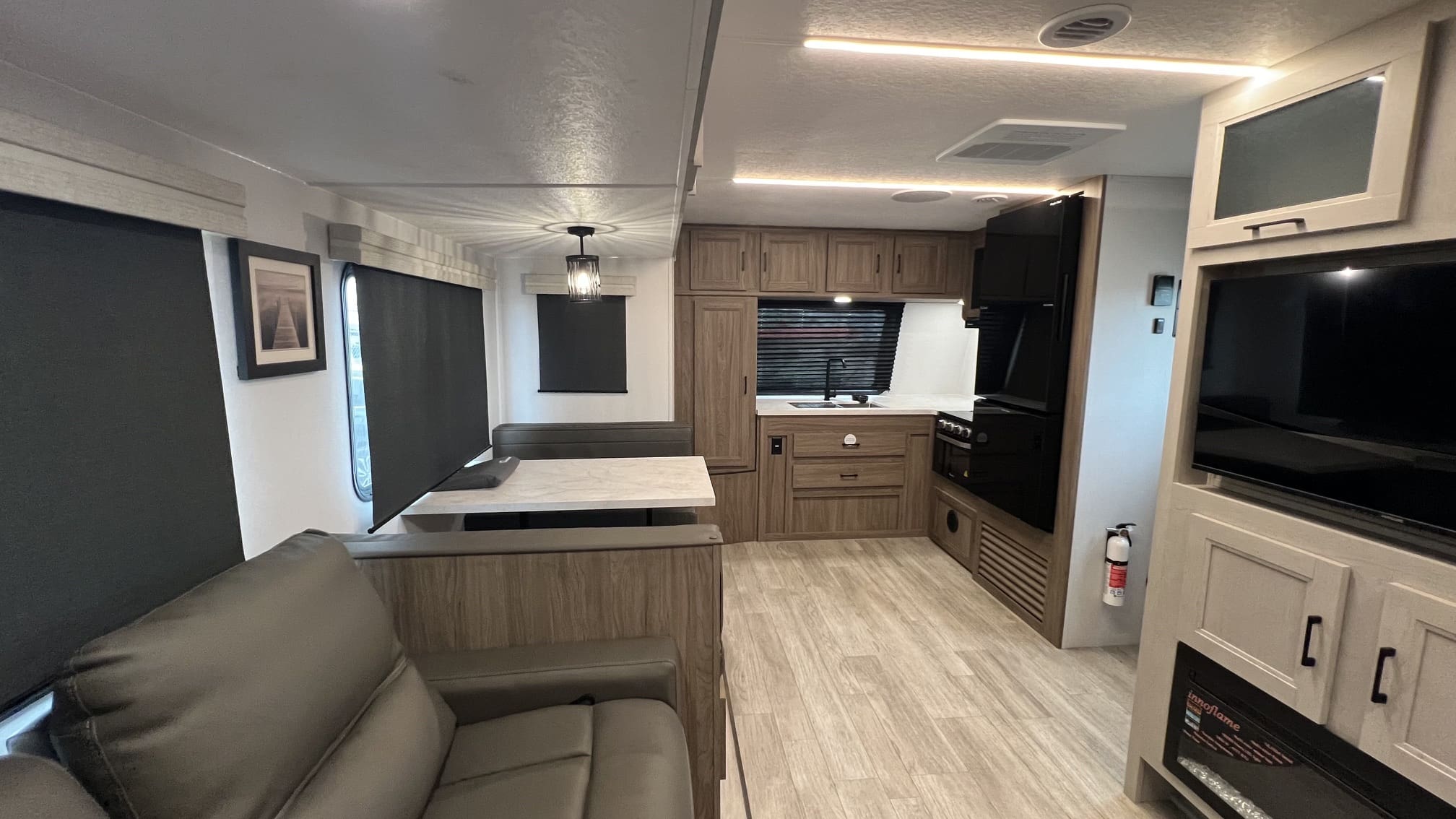 2025 FREEDOM EXPRESS 259FKDS by COACHMEN - Image 9
