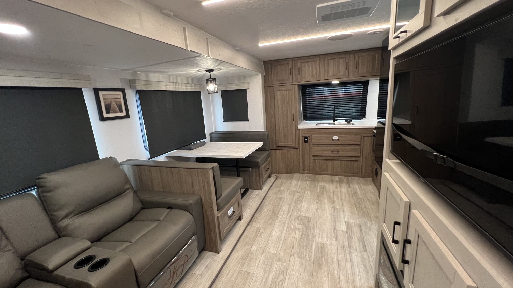 2025 FREEDOM EXPRESS 259FKDS by COACHMEN - Image 10