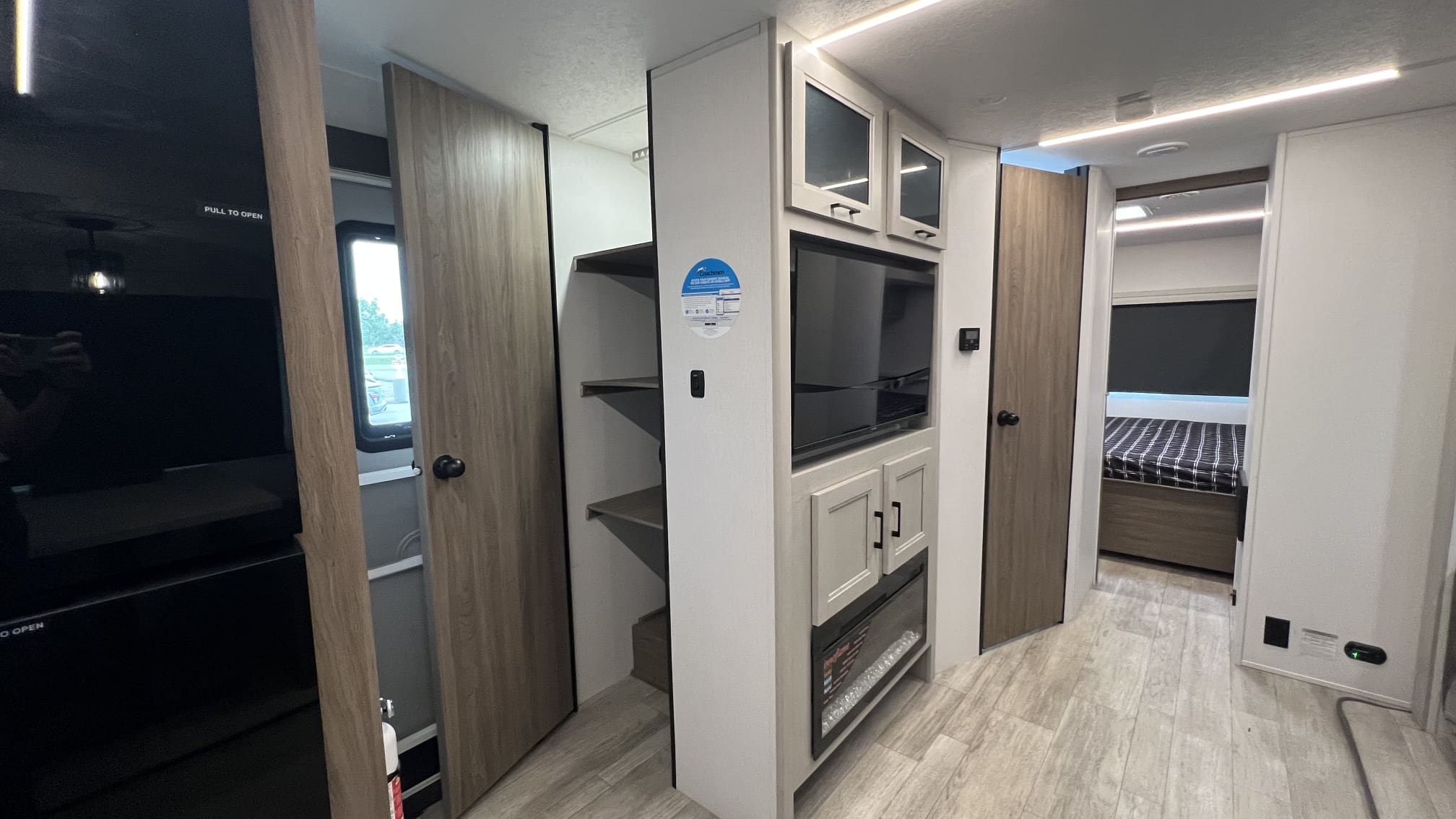 2025 FREEDOM EXPRESS 259FKDS by COACHMEN - Image 15