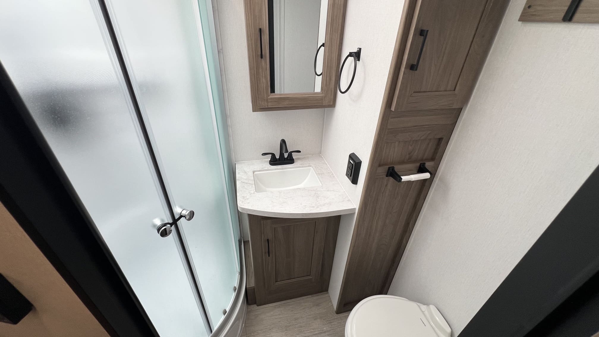 2025 FREEDOM EXPRESS 259FKDS by COACHMEN - Image 16