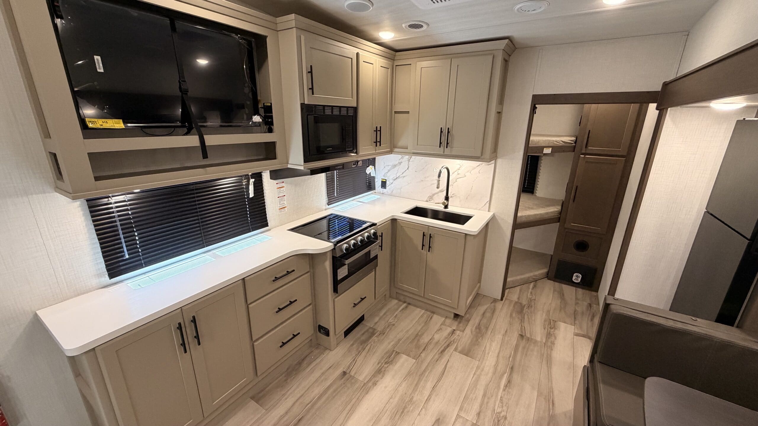 2027 COUGAR 2700BH by KEYSTONE - Image 7