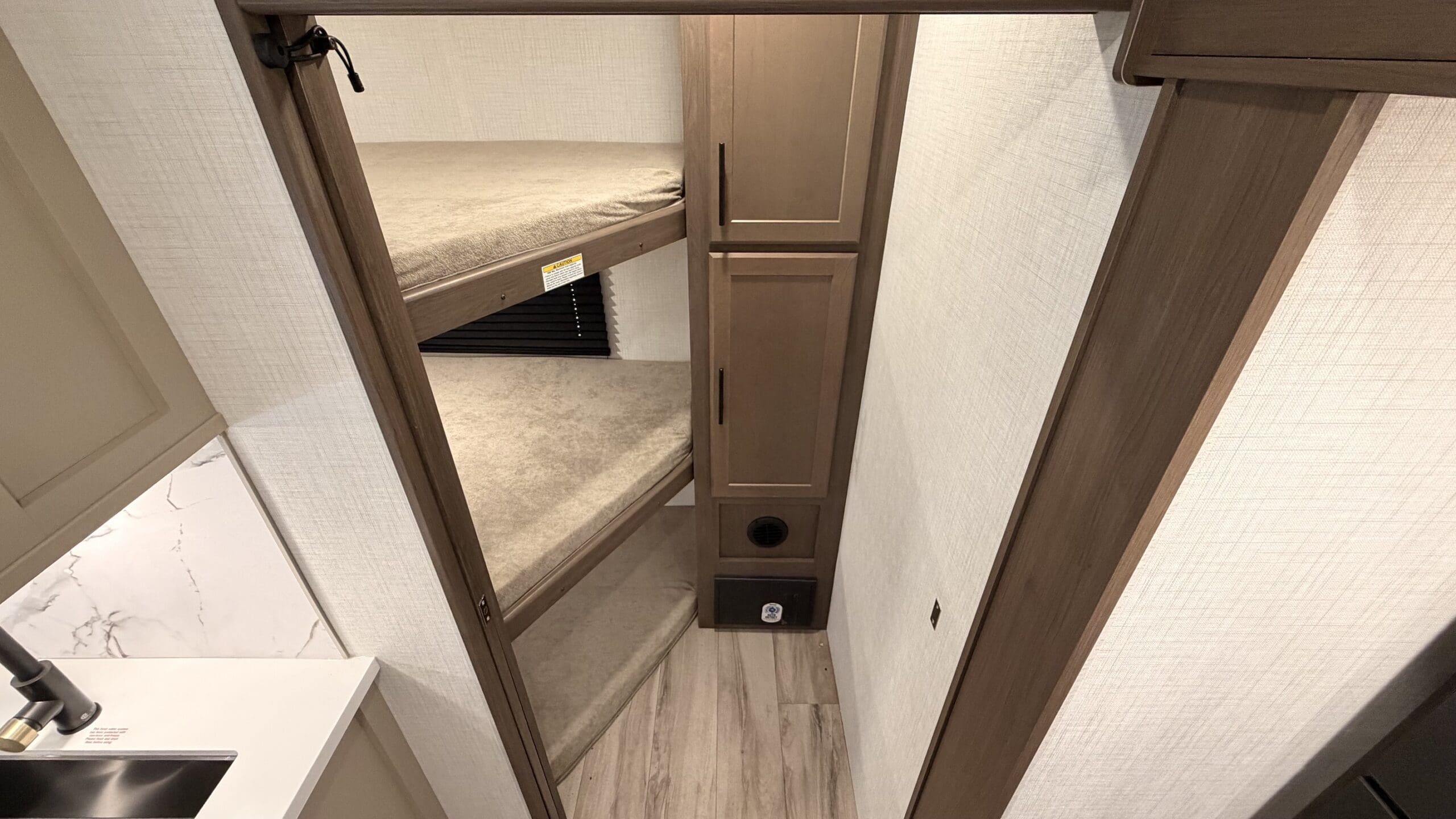 2027 COUGAR 2700BH by KEYSTONE - Image 16