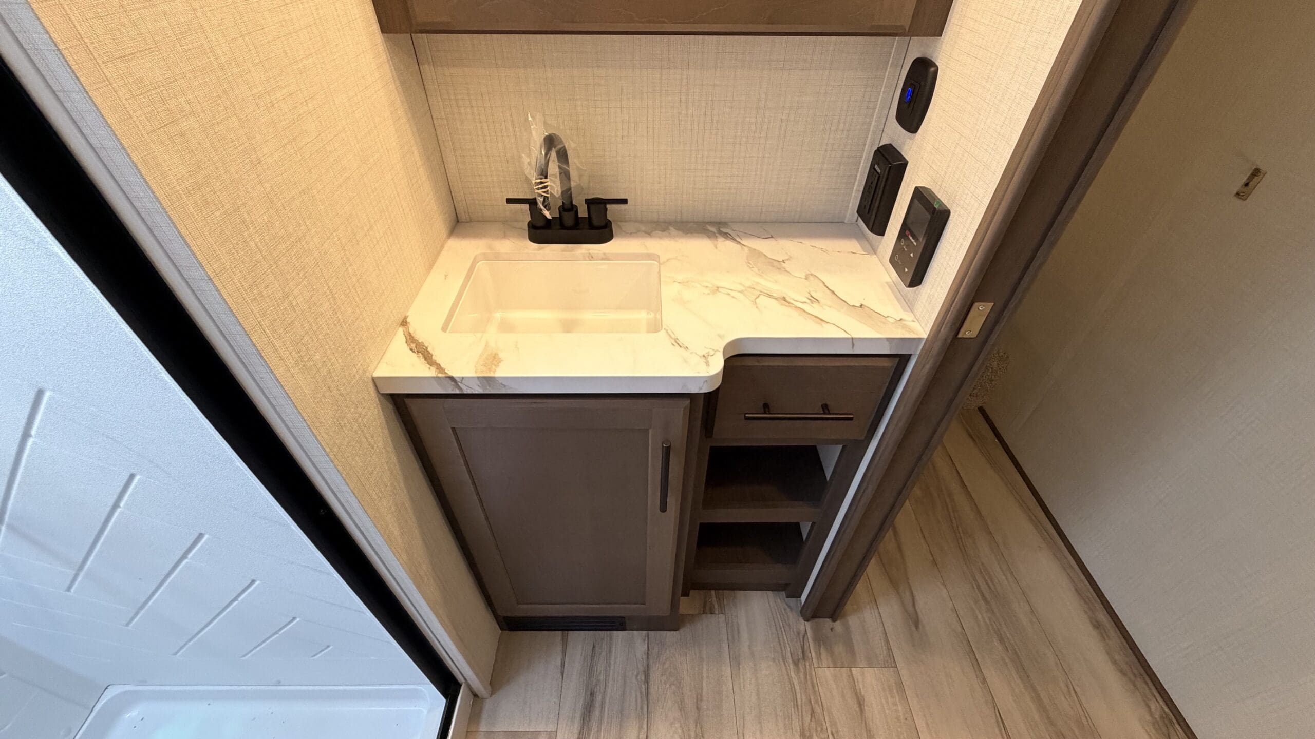 2027 COUGAR 2700BH by KEYSTONE - Image 23
