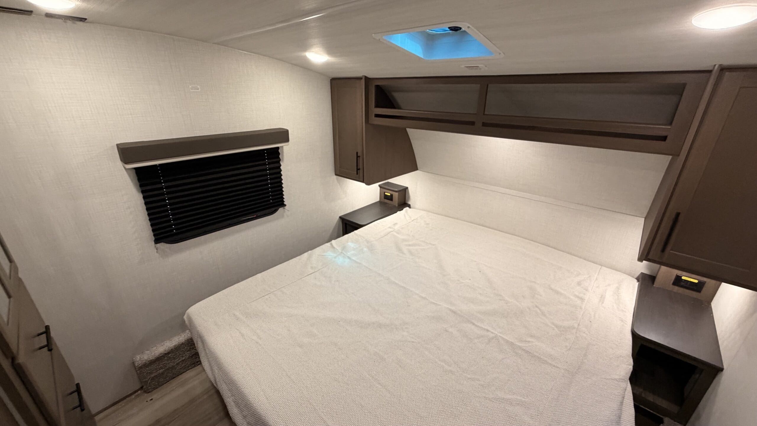 2027 COUGAR 2700BH by KEYSTONE - Image 25