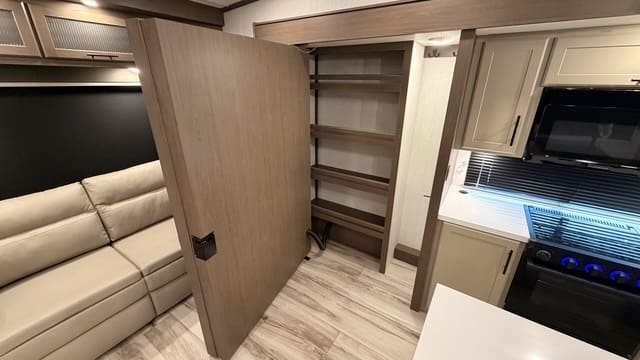 2027 COUGAR 316RLS by KEYSTONE - Image 13