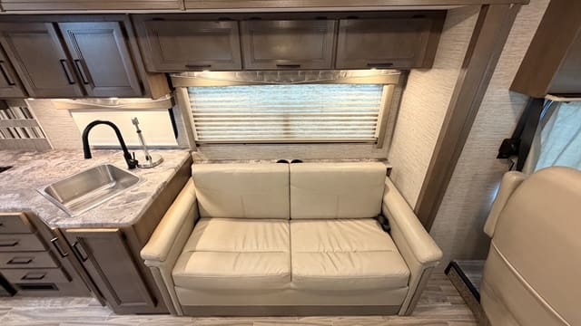 2022 ACE 29.5 by THOR MOTOR COACH - Image 22