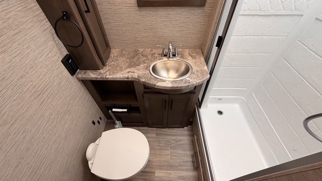 2022 ACE 29.5 by THOR MOTOR COACH - Image 24